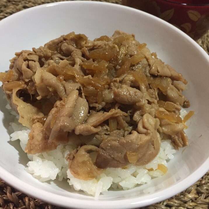 ご飯が進む！甘辛玉ねぎ豚丼